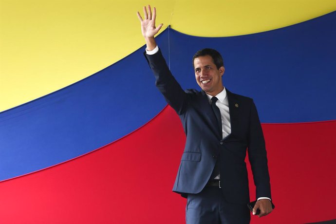 23 July 2019, Venezuela, Caracas: Opposition leader and self-proclaimed interim president of Venezuela Juan Guaido waves to supporters as he arrives at a rally in Caracas. Photo: Pedro Mattey/dpa