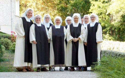 Las monjas que forman el Instituto de vida contemplativa de las Hermanitas Discípulas del Cordero