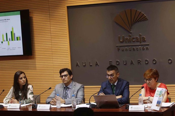 Presentación del informe trimestral 'Previsiones Económicas de Andalucía'