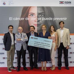 ISDIN dona 40.000 euros para la investigación contra el cáncer de piel
