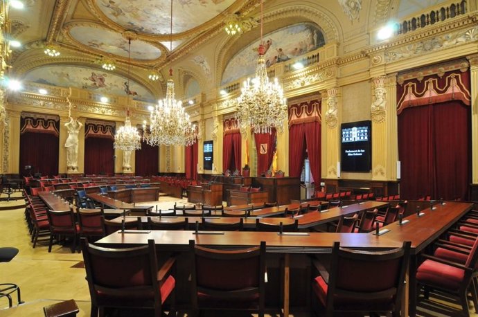 Sala de plenos del Parlament.