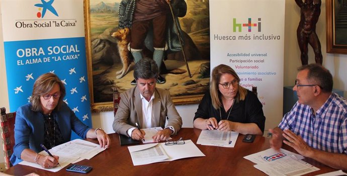El Ayuntamiento de Huesca, CaixaBank y CADIS Huesca han renovado este miércoles su apoyo al proyecto 'Huesca más inclusiva'.