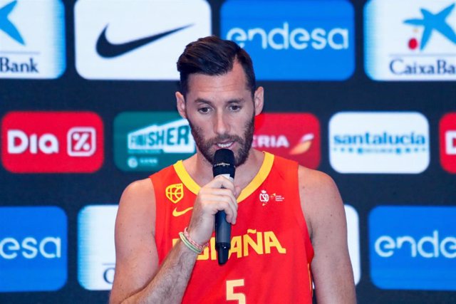 El jugador de la Selección Masculina de Baloncesto, Rudy Fernández, durante su intervención en la presentación de los 16 jugadores seleccionados para la 'Gira Desafío Mundial' de preparación de la Copa del Mundo de China.