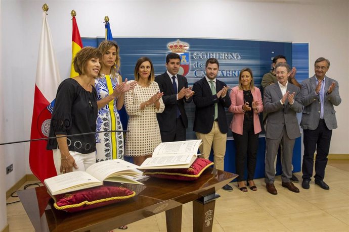 La consejera de Presidencia, Interior, Justicia y Acción Exterior, Paula Fernández, preside toma de posesión de directores generales