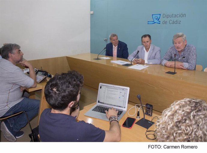 José María Román junto a los representantes de Horeca e Hipotels en la rueda de prensa