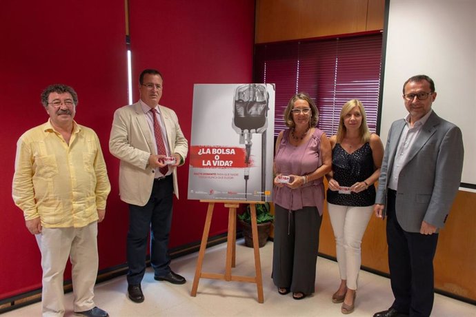 Firma de convenio de colaboración entre Tussam y el Centro de Transfusión de Sangre de Sevilla.