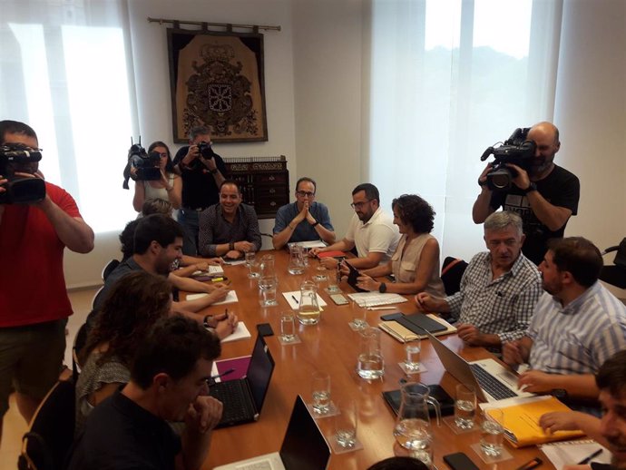 Reunión entre PSN, Geroa Bai, Podemos e Izquierda-Ezkerra para negociar un programa de gobierno