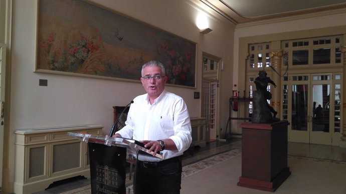 El portaveu del PI en el Parlament, Jaume Font, atén als mitjans després de la junta de portaveu.