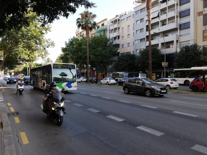 Tráfico rodado en la Avenida Joan March con Comte de Sallent, en Palma.