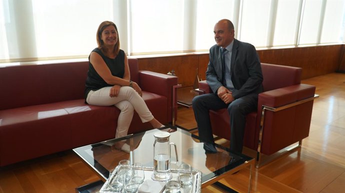 La presidenta del Govern, Francina Armengol, i el president del Consell d'Eivissa, Vicent Marí