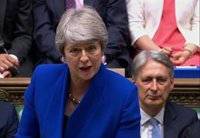 May protagonitza un xoc amb Corbyn en l'última sessió de control al Parlament com a 'premier'