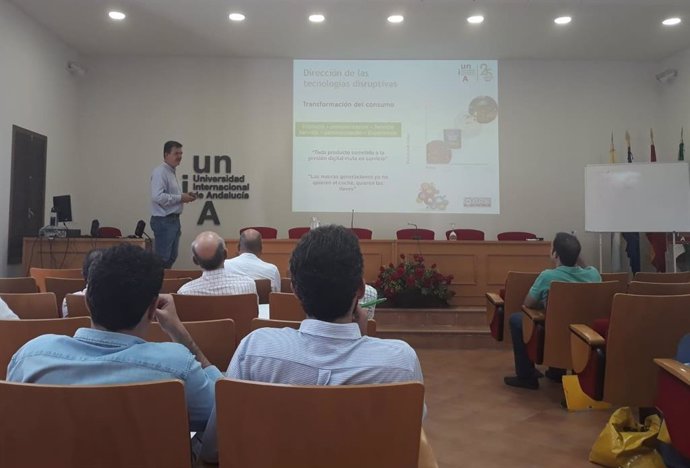 Joaquín López ha protagonizado una conferencia sobre nuevas tecnologías en las empresas en la UNIA