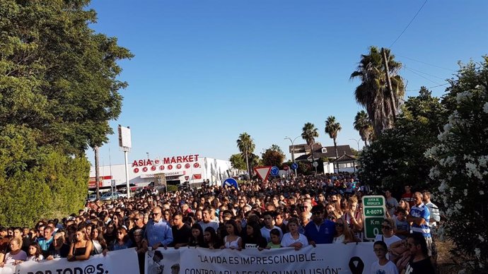 Manifestación convocada en Espartinas en demanda de mejoras en un ramal vial