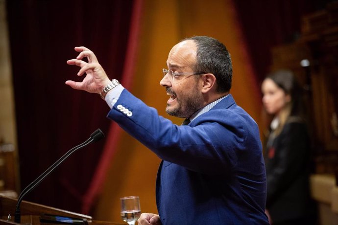 Alejandro Ferández (Pp) Interviene Durante El Pleno Del Parlament De Catalunya