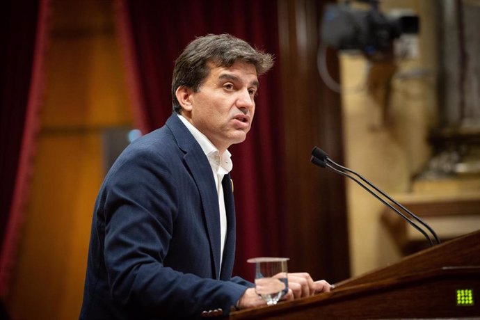 Sergi Sabri (ERC) interviene durante el pleno del Parlament de Catalunya
