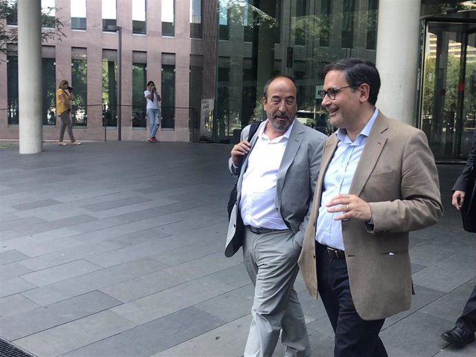 El delegado de la Generalitat en Suiza Manuel Manonelles y su abogado