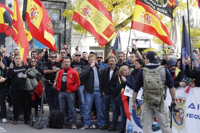 Manifestación en la Puerta del Sol de Madrid para reivindicar una equiparación salarial entre las Fuerzas y Cuerpos de Seguridad del Estado. 