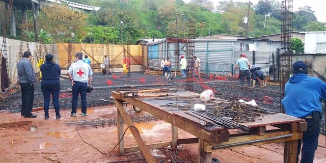 Construcción de albergue para migrantes por ACNUR y CICR