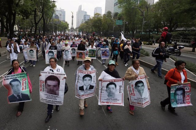 Manifestación por los 43 estudiantes de Ayotzinapa