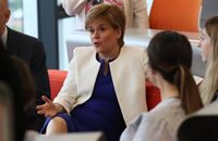 La líder de Escocia comunica a Johnson que sigue con los preparativos de un referéndum de independencia