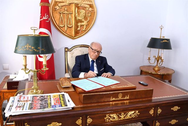 Beji Caid Essebsi en el despacho presidencial en Túnez