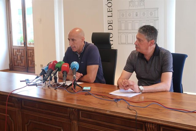 El alcalde de León, José Antonio Diez, (izq) junto al concejal de Desarrollo Urbano -Urbanismo, Obras y Medio Ambiente,  Luis Miguel García Copete.