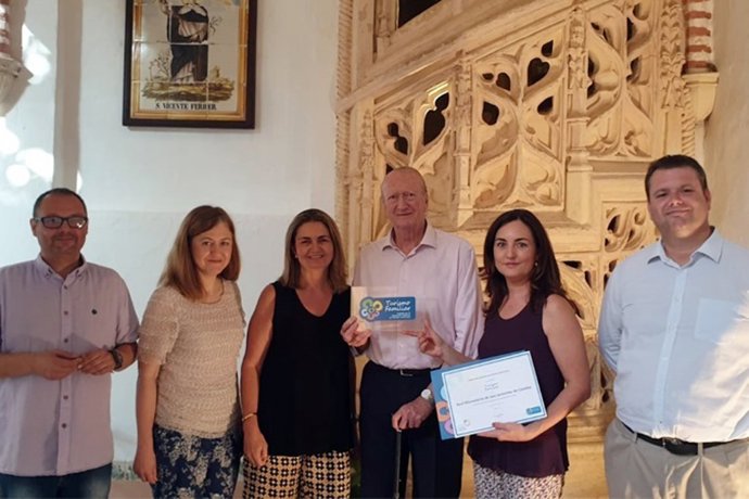 La Federación de Familias Numerosas entrega el Sello de Turismo Familiar al Monasterio de San Jerónimo de Cotalba