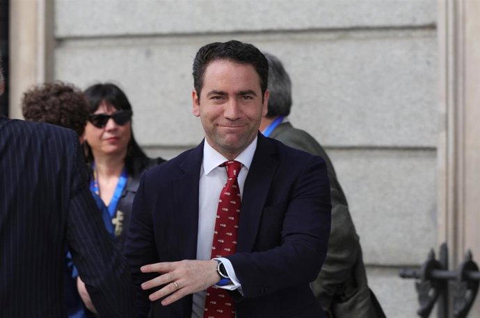 El secretario general del PP, Teodoro García Egea, llega al Congreso los Diputados horas previas a la segunda votación para la investidura del candidato socialista a la Presidencia del Gobierno.