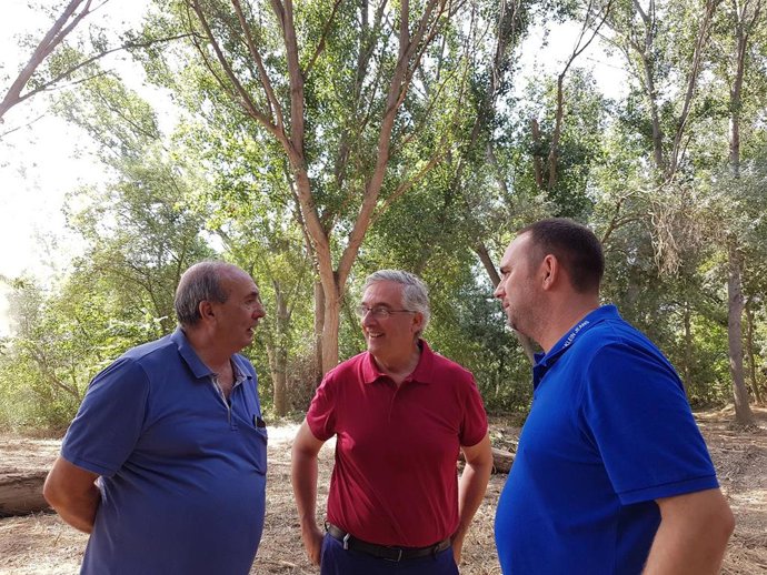 El consejero Joaquín Olona (en el centro) ha visitado Pradilla de Ebro