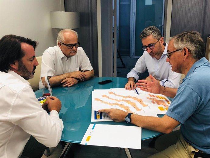 Reunión entre el conseller Arcadi España y el comisionado para el Corredor Mediterráneo, Josep Vicent Boira