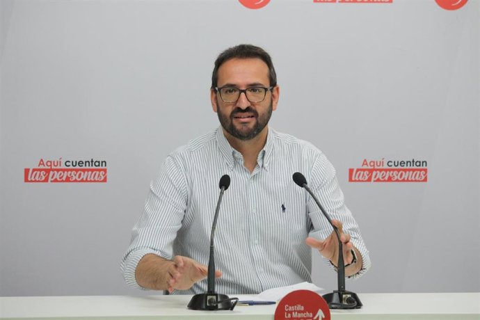El secretario regional del PSOE, Sergio Gutiérrez, en rueda de prensa