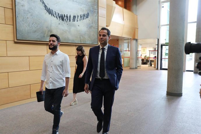El candidato de Ciudadanos a la Presidencia de la Comunidad de Madrid, Ignacio Aguado, llega a la reunión de la Junta de Portavoces de los Grupos Parlamentarios en la Asamblea de Madrid.