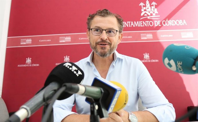 El concejal de Infraestructuras y Medio Ambiente del Ayuntamiento de Córdoba, David Dorado (Cs), en rueda de prensa