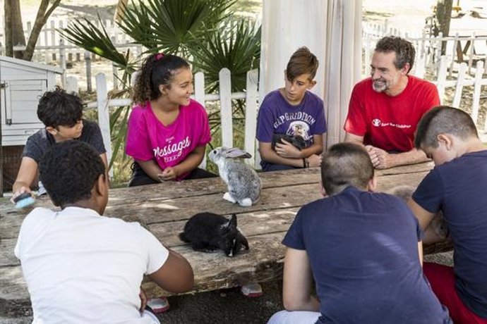 Menores en un campamento de verano de Save the Children
