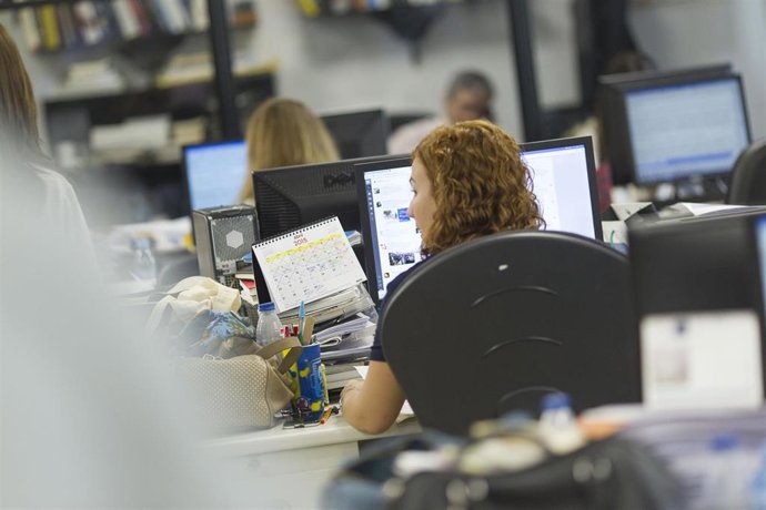 Oficina, ordenadores, trabajo, trabajando, empleo, desempleo, paro, trabajador