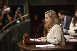 La portavoz de Coalición Canaria en el Congreso, Ana Oramas, interviene en la segunda sesión del debate de investidura del candidato socialista a la Presidencia del Gobierno.