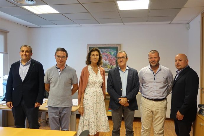 El conseller de Transición Energética y Sectores Productivos, Juan Pedro Yllanes, con la presidenta de la CAEB, Carmen Planas.