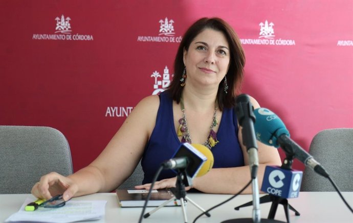 La concejal de Solidaridad en el Ayuntamiento de Córdoba, Eva Contador (PP), en rueda de prensa