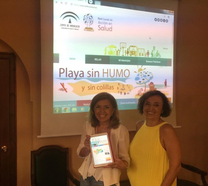 La delegada territorial de Salud y Familias de la Junta en Córdoba, María Jesús Botella (izda.), en rueda de prensa