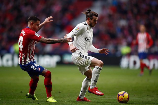 Gareth Bale, del Real Madrid, y Santiago Arias, del Atlético