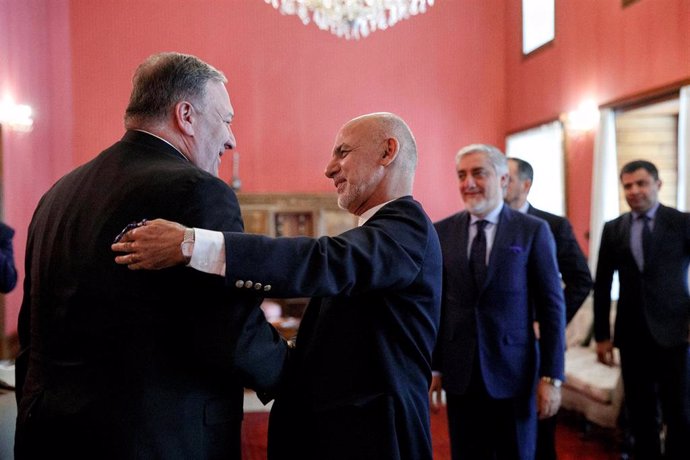 El secretario de Estado de Estados Unidos, Mike Pompeo, y el presidente afgano, Ashraf Ghani.
