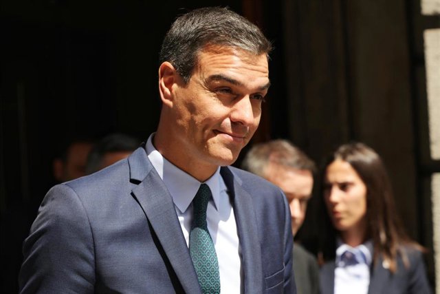 El presiente del Gbierno en funciones, Pedro Sánchez, a la salida del Congreso de los Diputados tras no salir investido en la segunda votación de su candidatura a la Presidencia del Gobierno.