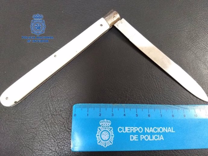 Cuchillo intervenido por la Policía Nacional después de que un hombre amenazara a una mujer en la calle en Pamplona.