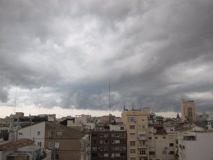 Tempestat, pluja i núvols a Valncia              