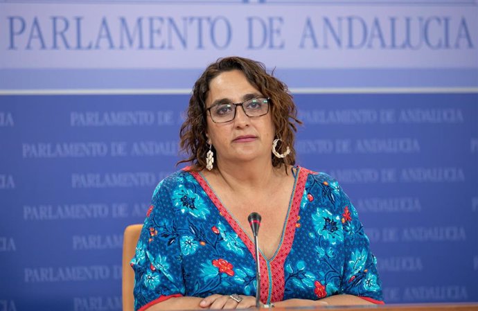 Rueda de prensa de la presidenta del Grupo Parlamentario Adelante Andalucía, Ángela Aguilera (Foto de archivo). 