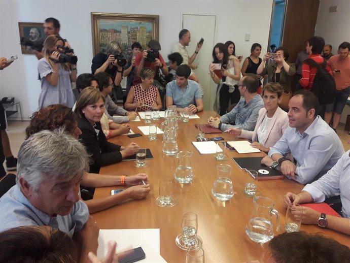 Reunión de PSN, Geroa Bai, Podemos e Izquierda-Ezkerra para intentar cerrar un acuerdo sobre la estructura del Gobierno