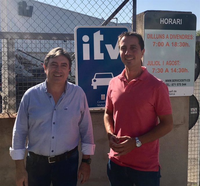El portavoz del PP en el Consell de Mallorca, Lloren Galmés, junto a las instalaciones de la ITV de Inca.