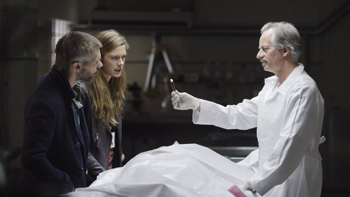 Imagen de 'Beforeigners', nueva serie de HBO, en la que aparece Nicolai Cleve Broch como el agente Lars y Krista Kosonen como Alfhildr