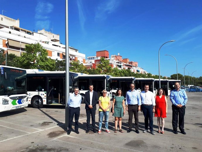 Presentació dels vuit nous autobusos de l'EMT