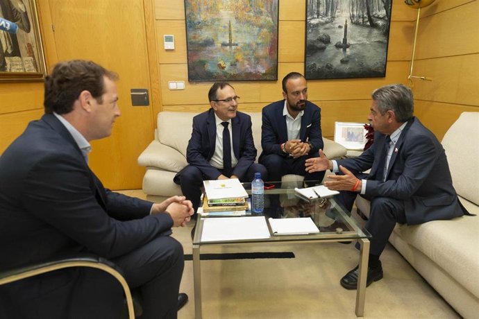 Reunión entre Revilla, López Estrada y Cruz Viadero